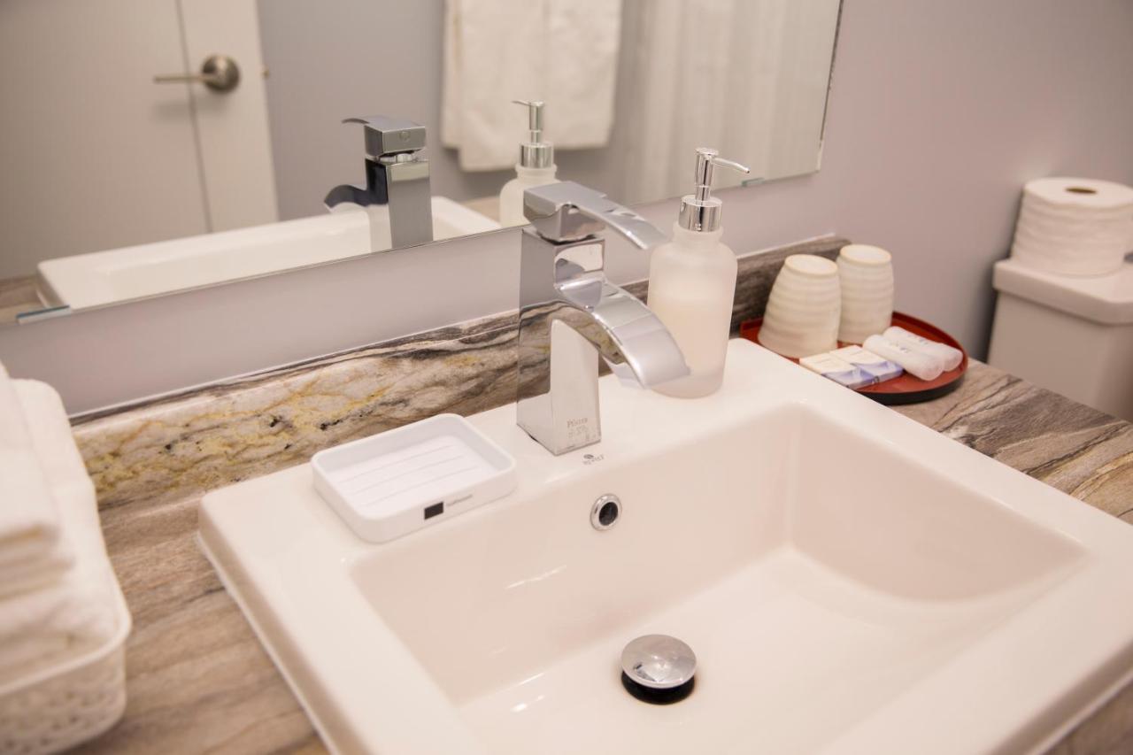 Downtown Whitehorse 4 Bedrooms Deluxe Condo المظهر الخارجي الصورة