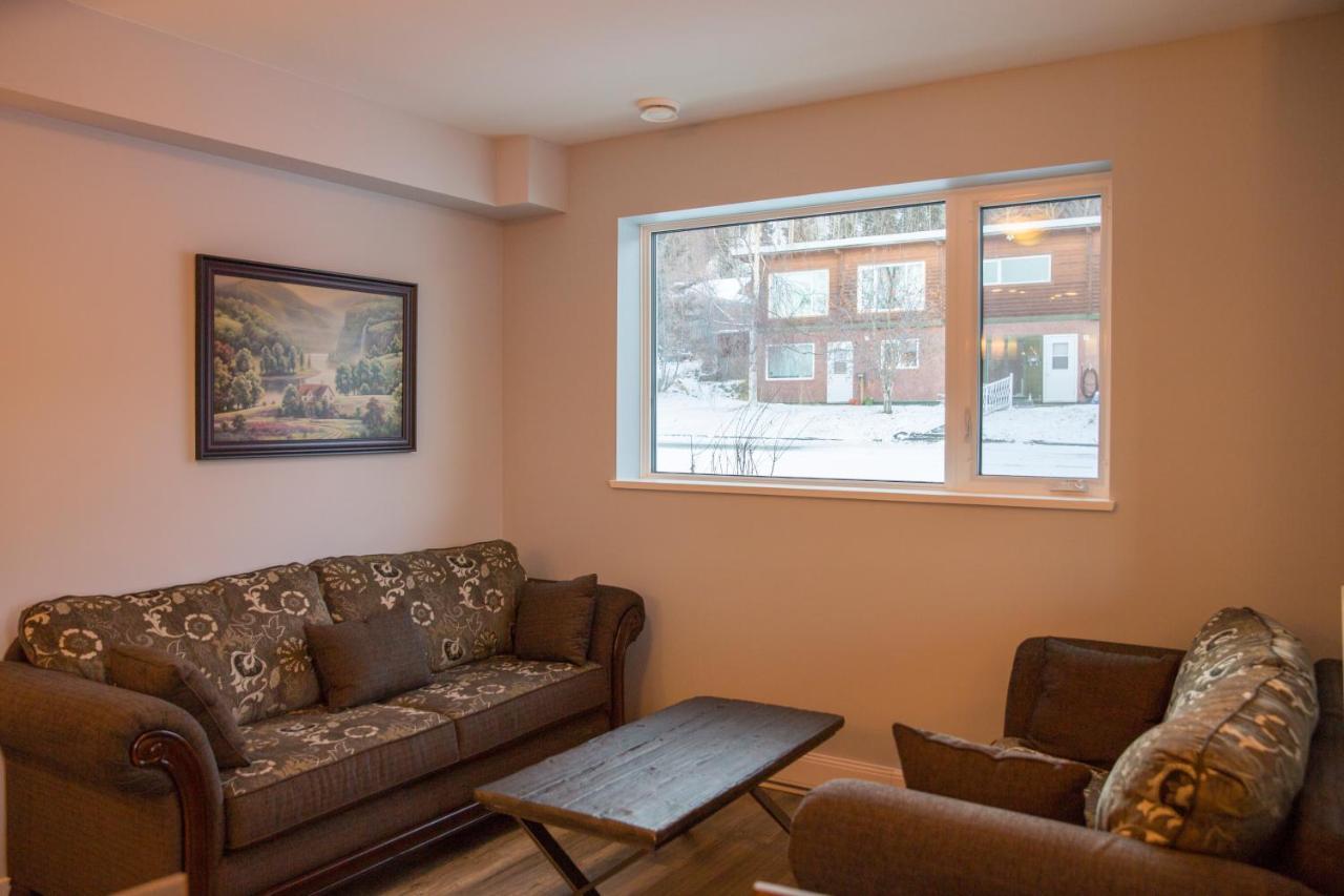 Downtown Whitehorse 4 Bedrooms Deluxe Condo المظهر الخارجي الصورة